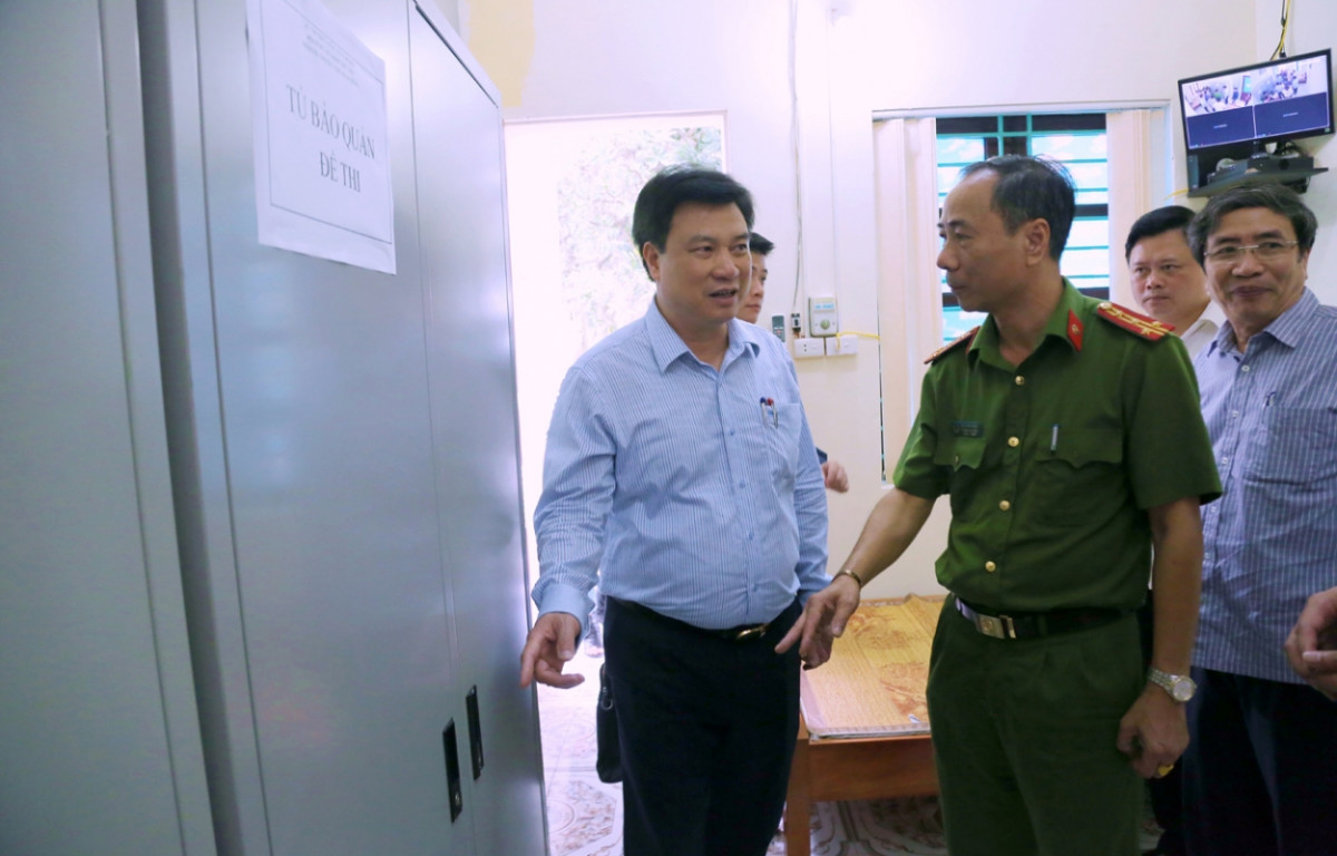 Lãnh đạo Bộ GD&ĐT kiểm tra thi ở Nam Định, Vĩnh Long, Cần Thơ